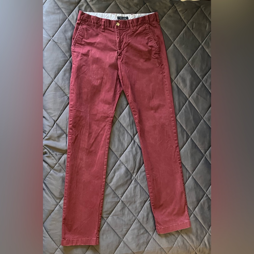 Tommy Hilfiger Men’s Maroon Khakis